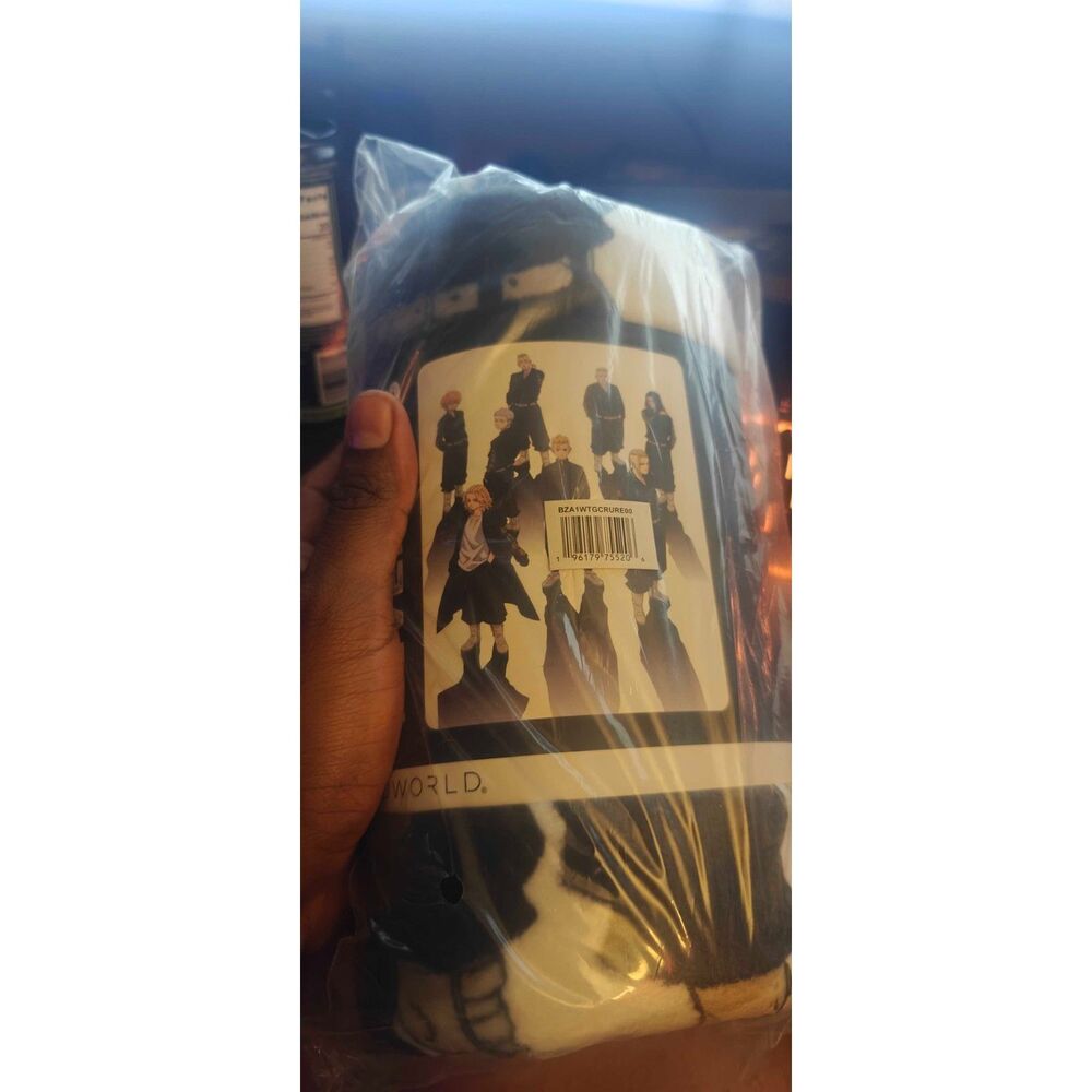 Bioworld Tokyo Revenegers 45" x 60" White/Black Polyester Plush Throw blanket
